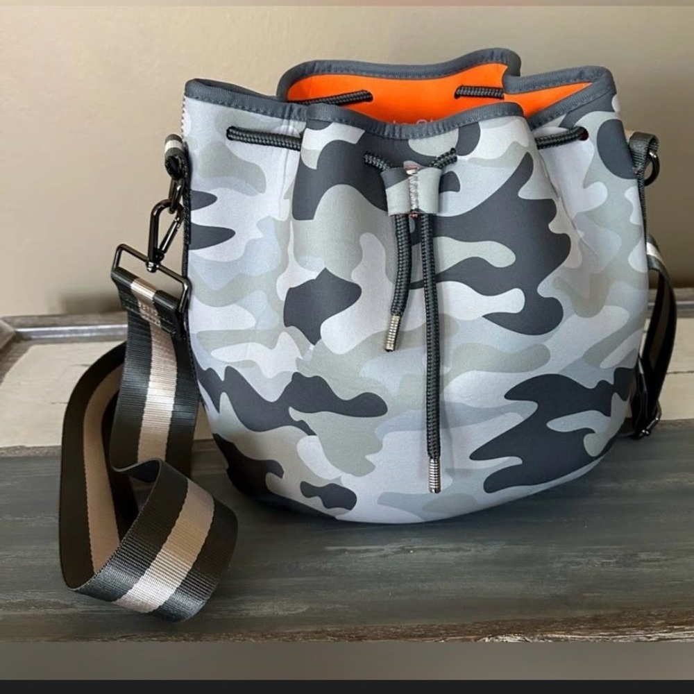 HAUTE SHORE Zoe Bucket Camouflage Bag with Orange Lining